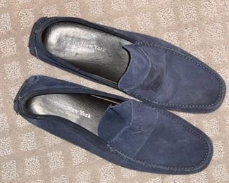 Assorted men's designer dress shoes in size 8 through 10. Brands included Barneys New York, Prada, Cole Haan, Todd's, etc. Photo 3 of 9.