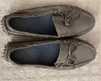 Assorted men's designer dress shoes in size 8 through 10. Brands included Barneys New York, Prada, Cole Haan, Todd's, etc. Photo 4 of 9.