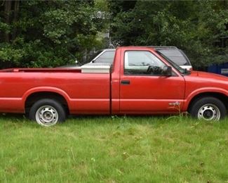 2. 2001 CHEVORLET S10 Pickup Truck