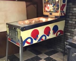 D. Gottlieb Pro Football Vintage Pinball Machine Lights Up and works