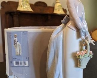 Lladro 7622 "Basket of Love"