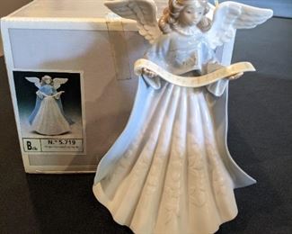 Lladro 5719 "Singing Nativity Angel"