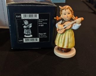 Hummel #035 "Strum Along"