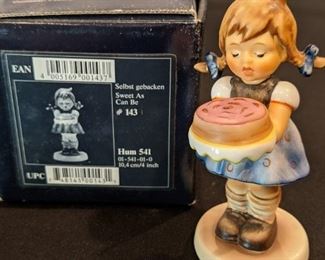 Hummel #143 "Sweet As Can Be"