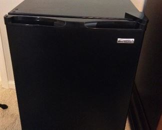 Kenmore Mini Refridgerator, 20" W x 31" H x 21 1/2" D. 