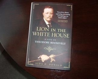 Lion in the White House - Aida Donald