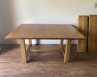 Wooden Table Expands with SIX Leaves