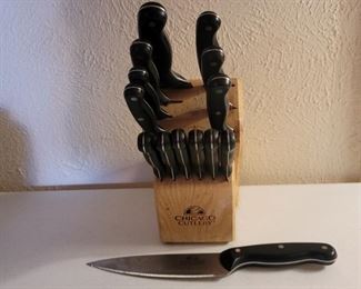 Chicago Cutlery Knife Set in Block