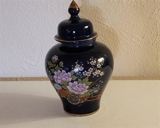 Vintage Floral Ginger Jar, Navy w Gold Trim, Japan