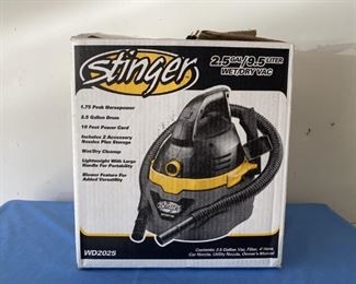 Stinger 2.5 Gallon Wet/Dry Vac in original box