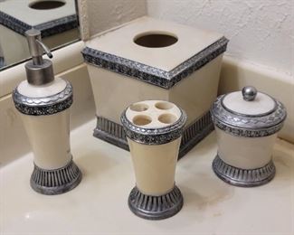 (4) Silver Accent Bathroom Items