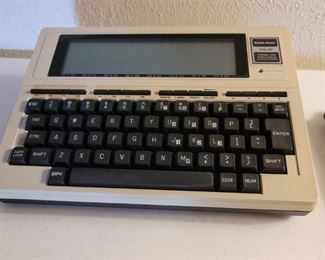 Vintage Tech! Radio Shack TRS-80 Model 100 Portable Computer in Case