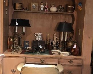 Bobble heads and baseballs 