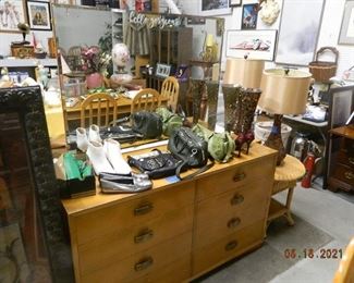 dresser/mirror