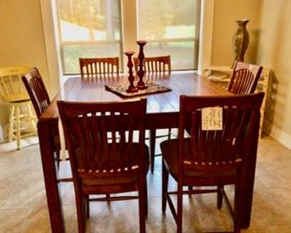 Counter Height Table with 6 Chairs in Excellent Condition