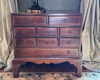 Small, Elegant Chest of Drawers