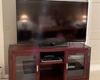 Samsung Flatscreen TV & Entertainment Console Cabinet