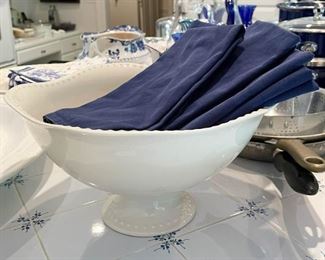 Pedestal Fruit Bowl, Napkins