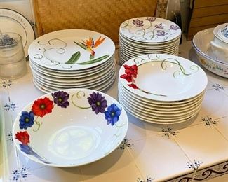 Westbury Court Dinnerware / Dishes