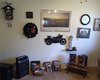 Miscellaneous Harley-Davidson collectibles.
