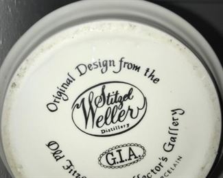 Bottom of the University of Illinois decanter.