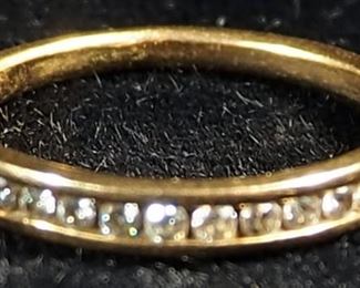 14k Gold Ring With Clear Stones, Size 6, 2.15 g Total Weight
