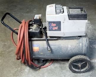 DeVilbiss 125 PSI 12 Gal. 4 HP Permanently Lubricated Air Compressor, Powers On
