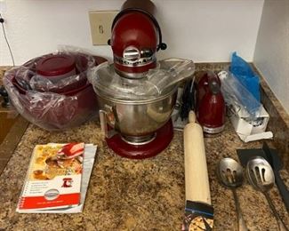 Kitchen Aid Mixing Bowl wAccessories