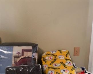 Queen Comforter and Sheet Set wPittsburgh Steelers Fabric