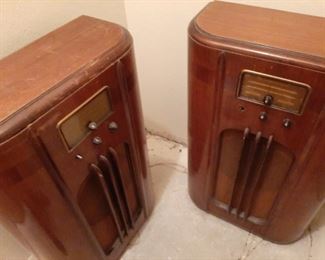 2 Vintage Radios