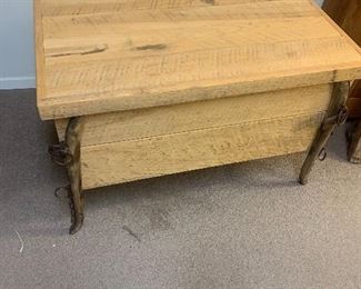 Chest with horse Hanes 