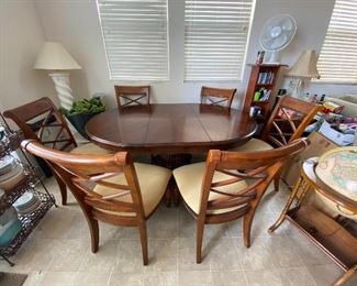 Kitchen table with 6 chairs 