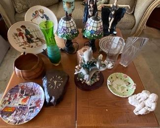 Fold out coffee table