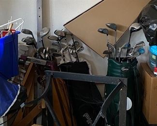 Left handed golf clubs