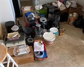 Loads of coffee pots, blenders, air fryer and more