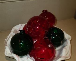 Serving Bowl With Balls