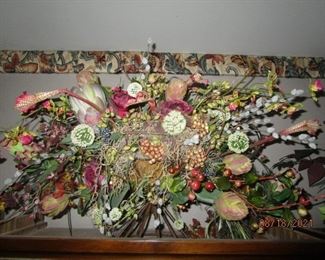 And another nice floral arrangement. 