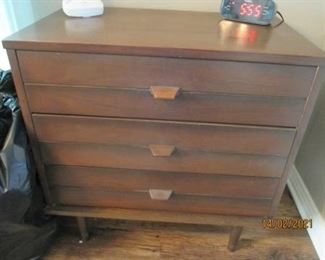 3 drawer chest 