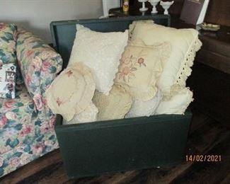 Toy Box - Storage box - occasional pillows