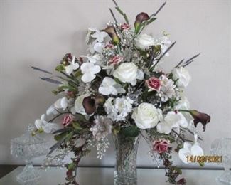 Beautiful faux arrangement.  Great for a Rectory or wedding. 