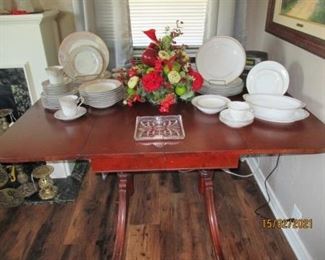 Beautiful Drop leaf table.  Excellent condition 