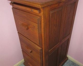 Solid oak 3-drawer filing cabinet