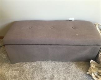2 upholstered benches 
