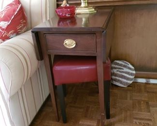 Waterford Furniture Co. mahogany dropleaf table