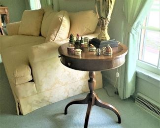 Small mahogany round table, brass swan lamp and a small upholstered settee