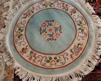 Chinese area rug, 46 inches round