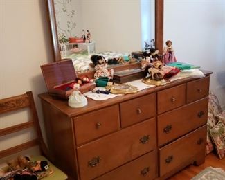 Maple dresser with mirro