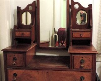 ANTIQUE DRESSING TABLE