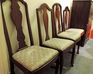 4 DINING ROOM CHAIRS (1 NEEDS REPAIR)