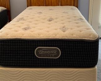 Beautyrest Silver Twin Mattress and Boxspring x 2
